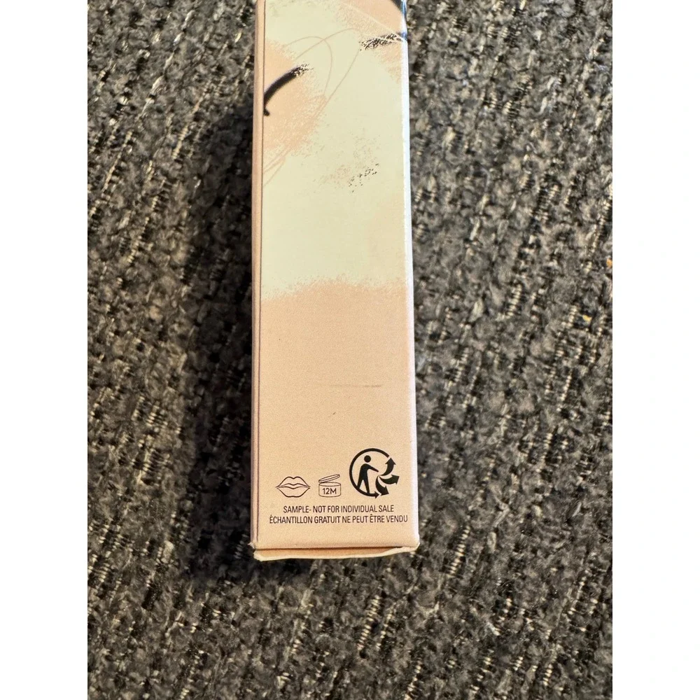 Fenty Beauty Gloss Bomb Universal Lip Luminizer Fenty Glow‎ 01